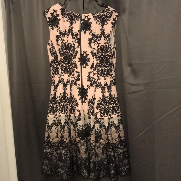 Patterned dress - Picture 2 of 6